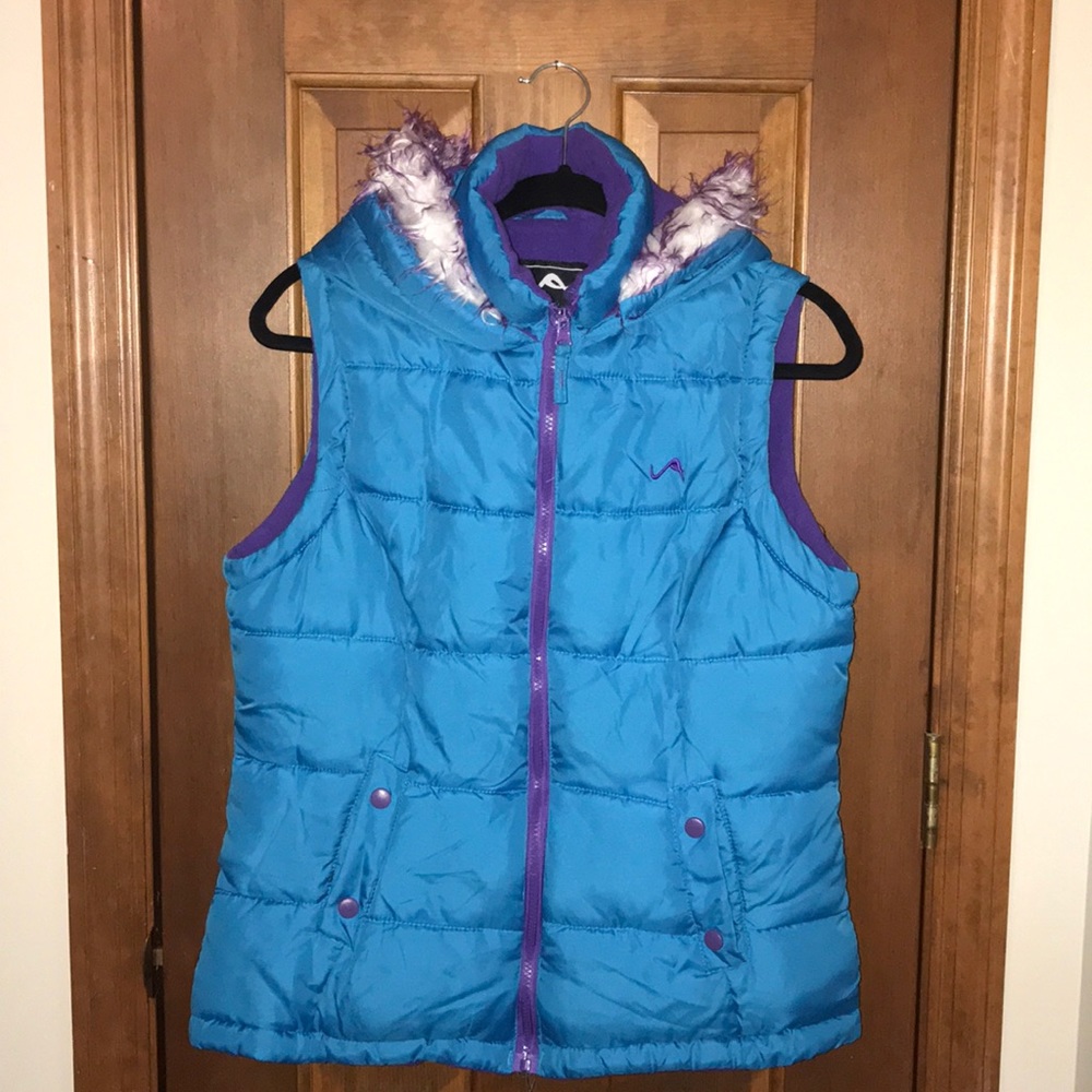 Vertical 9 puffer vest with hood